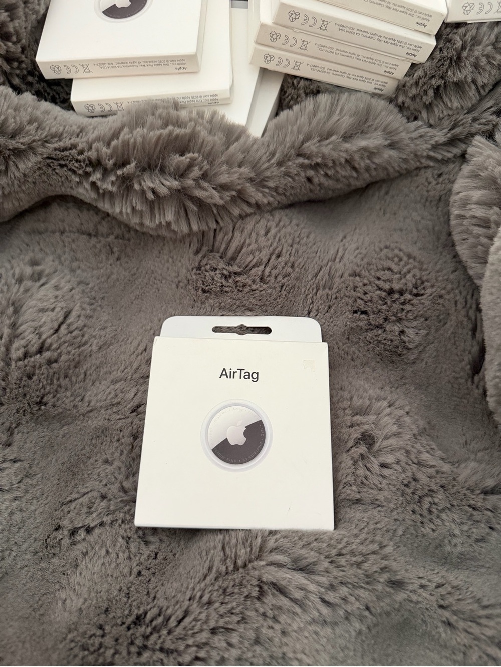 Apple AirTag  Genuine Apple Bluetooth Tracker 1 Pack New A2187 Sealed